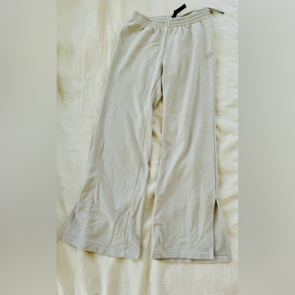Vuori Women’s Flare Cotton Pants M Sand